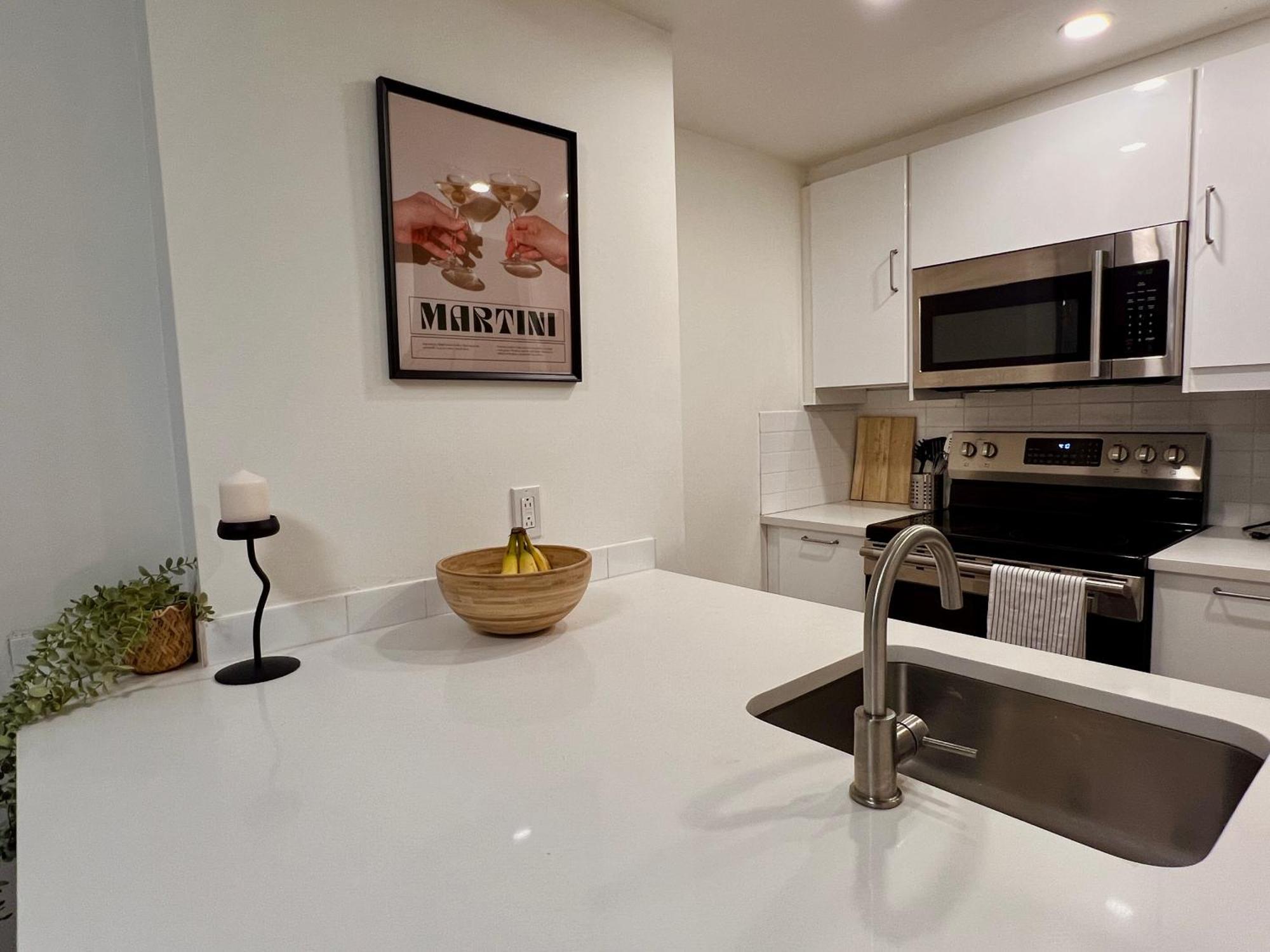 Stunning Skyline Views In A Cozy And Stylish Abode Apartment Vancouver Exterior photo