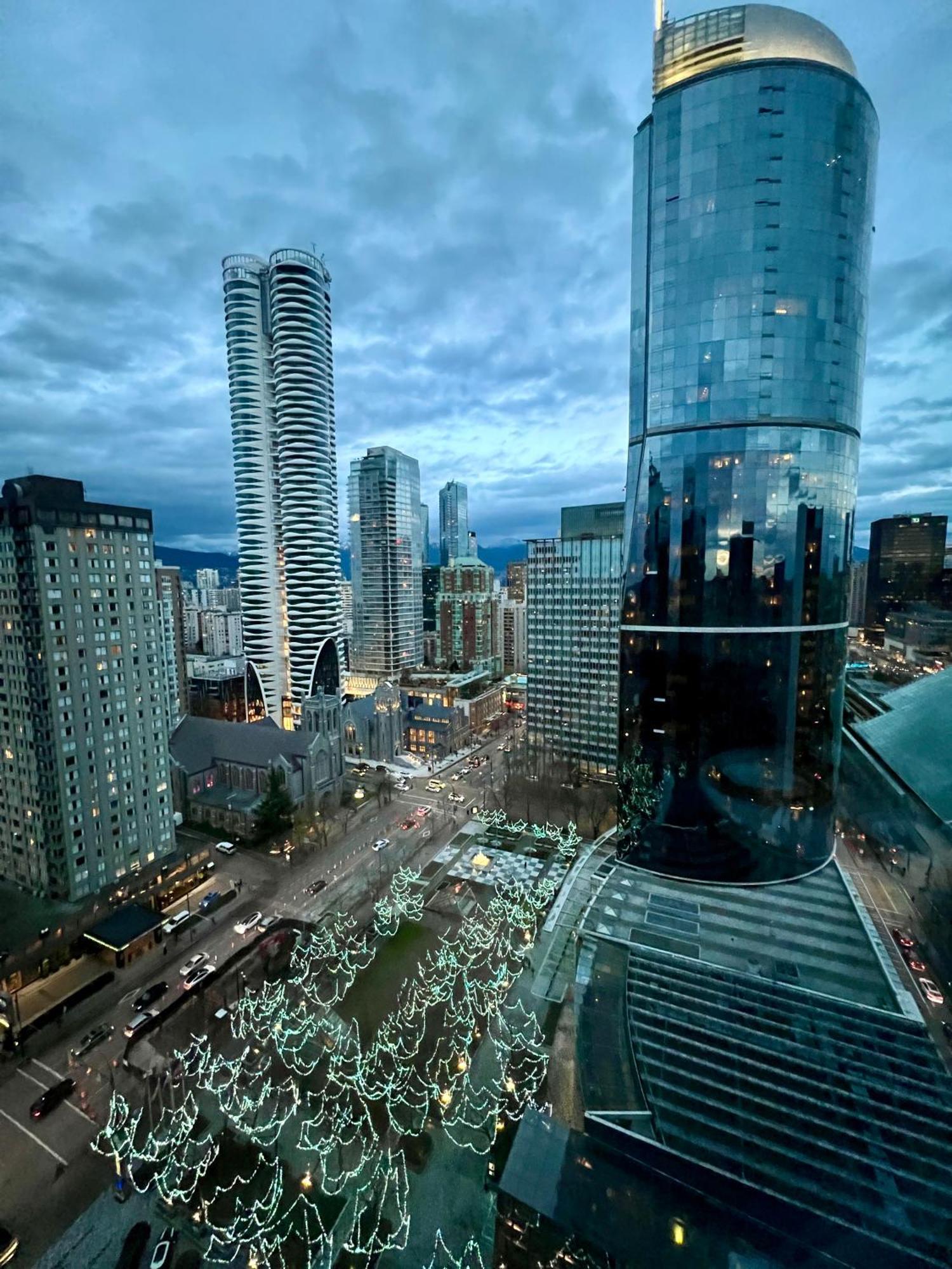 Stunning Skyline Views In A Cozy And Stylish Abode Apartment Vancouver Exterior photo