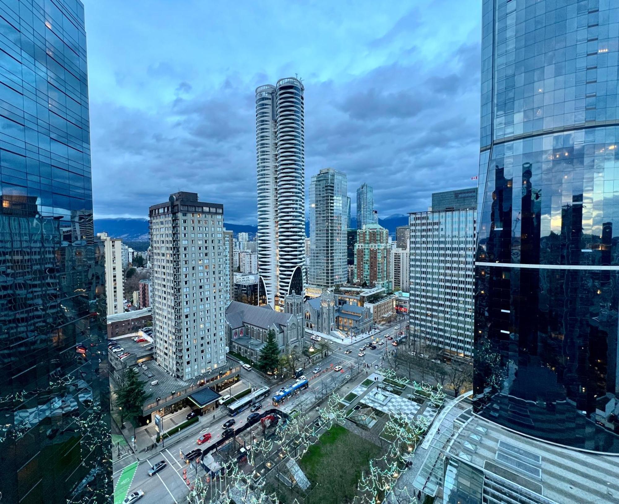 Stunning Skyline Views In A Cozy And Stylish Abode Apartment Vancouver Exterior photo